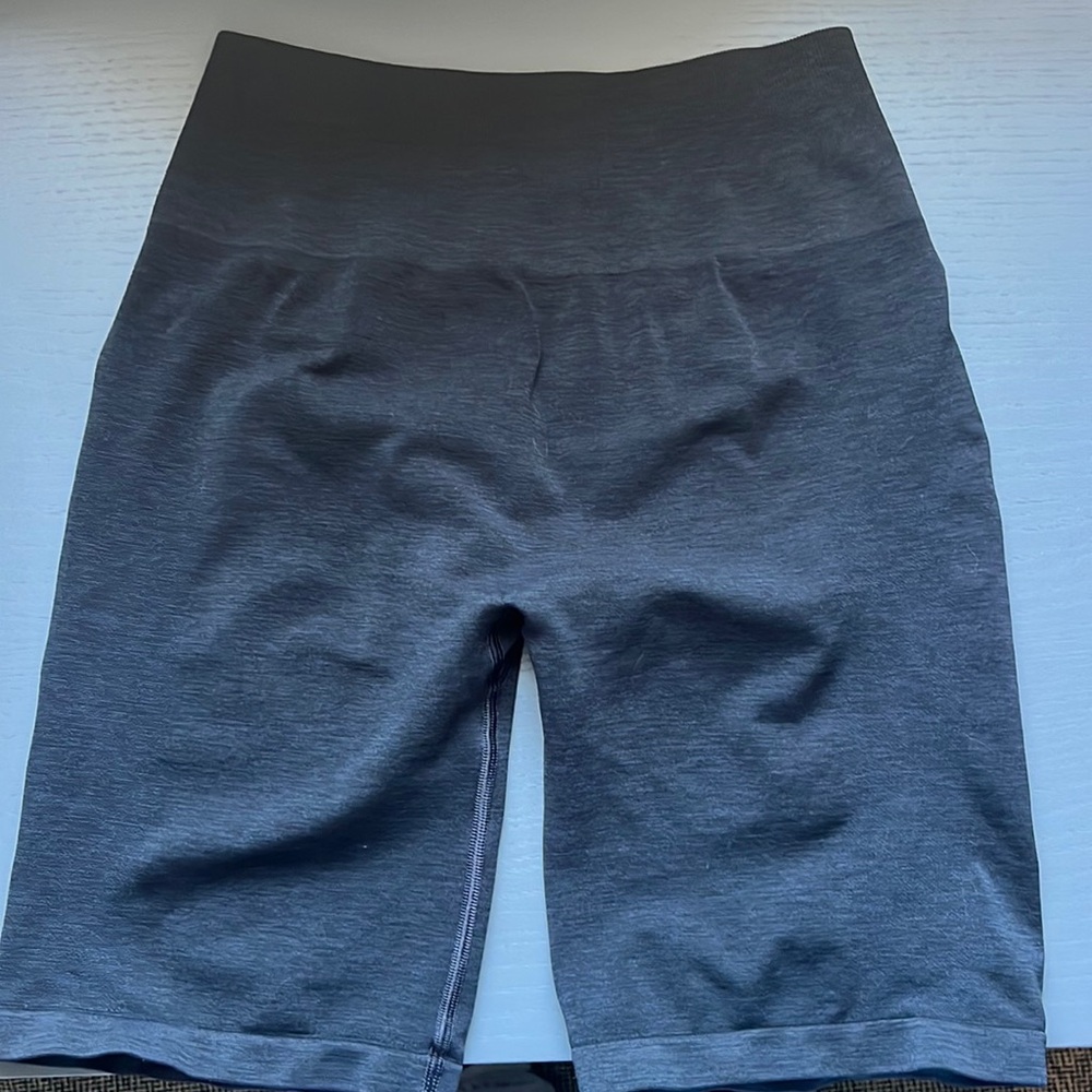 Alphalete Amplify biker shorts (Black Marl)